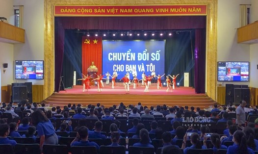Hội nghị phát động hưởng ứng ngày chuyển đổi số tại tỉnh Điện Biên. Ảnh: Thanh Hiền
