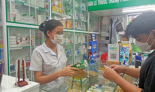 Nhiều nhà thuốc ở Hà Nội đối diện tình trạng thiếu dược sĩ. Ảnh: Phương Anh.