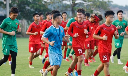 U17 Việt Nam tự tin và sẵn sàng bước vào trận đấu quan trọng với U17 Thái Lan. Ảnh: VFF