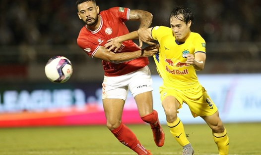 Hoàng Anh Gia Lai và TPHCM quyết đấu tại vòng 18 V.League 2022. Ảnh: VPF