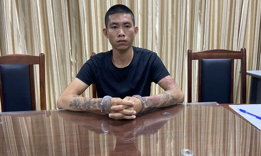 Đối tượng Hoàng Văn Toàn bị bắt sau 9 ngày lẩn trốn tội danh tổ chức cho người khác nhập cảnh trái phép. Ảnh: Quỳnh Trang.