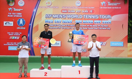 Lý Hoàng Nam vô địch giải đấu trên sân nhà rất xứng đáng để tiếp tục tăng hạng ATP. Ảnh: VTF