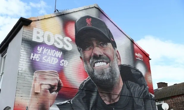 Klopp luôn là biểu tượng ở Anfield dù thành tích của Liverpool có ra sao. Ảnh: AFP