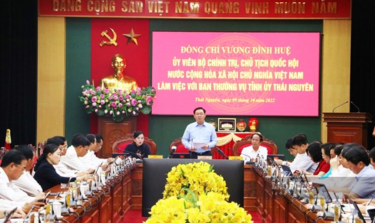 Chủ tịch Quốc hội chủ trì cuộc làm việc với Ban Thường vụ Tỉnh uỷ Thái Nguyên. Ảnh: Nguyễn Tùng