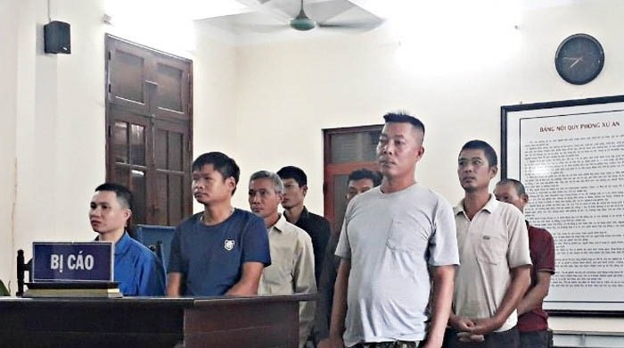 Các đối tượng trong vụ trộm cắp và tiêu thụ tài sản trộm cắp. Ảnh: BHD.