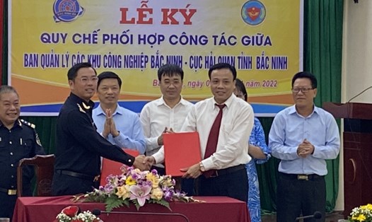 Cục Hải quan Bắc Ninh và Ban Quản lý các Khu Công nghiệp Bắc Ninh ký quy chế phối hợp. Ảnh Tổng cục Hải quan cung cấp.