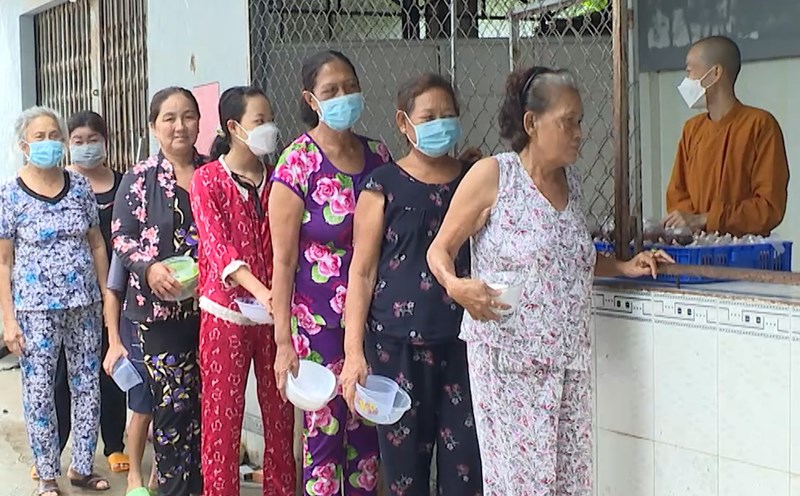 Bếp ăn tình thương Tịnh xá Bửu An chia sẻ cùng bệnh nhân nghèo ở Bạc Liêu