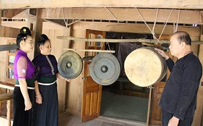 Bộ trống, chiêng được gia đình bà Hoàng Thị Hồm (bản Mường Vạt, xã Viêng Lán, huyện Yên Châu, tỉnh Sơn La) gìn giữ. Ảnh: baosonla.org.vn