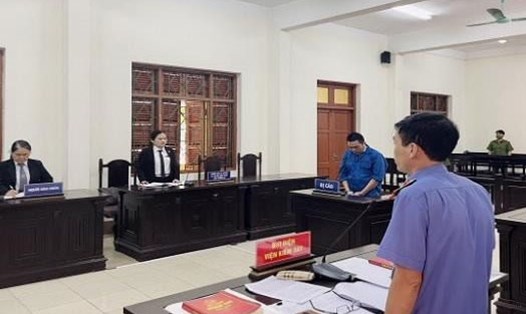 Tuyên phạt 20 năm tù đối với Hoàng Văn Lâm về tội Hiếp dâm người dưới 16 tuổi. Ảnh: TATQ