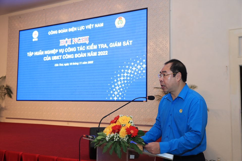 Ông Đỗ Đức Hùng – Chủ tịch Công đoàn Điện lực Việt Nam phát biểu tại hội nghị. Ảnh: CĐĐL