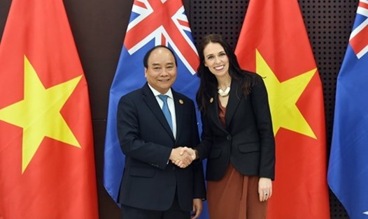 Thủ tướng Nguyễn Xuân Phúc gặp Thủ tướng New Zealand Jacinda Ardern nhân dịp Tuần lễ Cấp cao APEC tại thành phố Đà Nẵng năm 2017. Ảnh: VGP