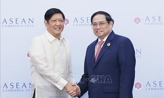 Thủ tướng Phạm Minh Chính và Tổng thống Philippines Ferdinand Romualdez Marcos. Ảnh: TTXVN