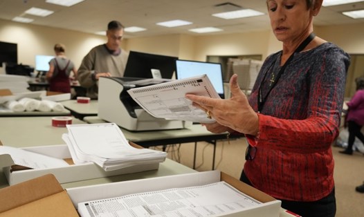 Kiểm phiếu ở thành phố Salt Lake, bang Utah. Ảnh: AFP