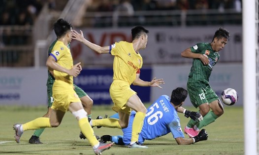 Nam Định tiếp đón Sài Gòn trong trận "chung kết ngược" tại V.League 2022. Ảnh: VPF