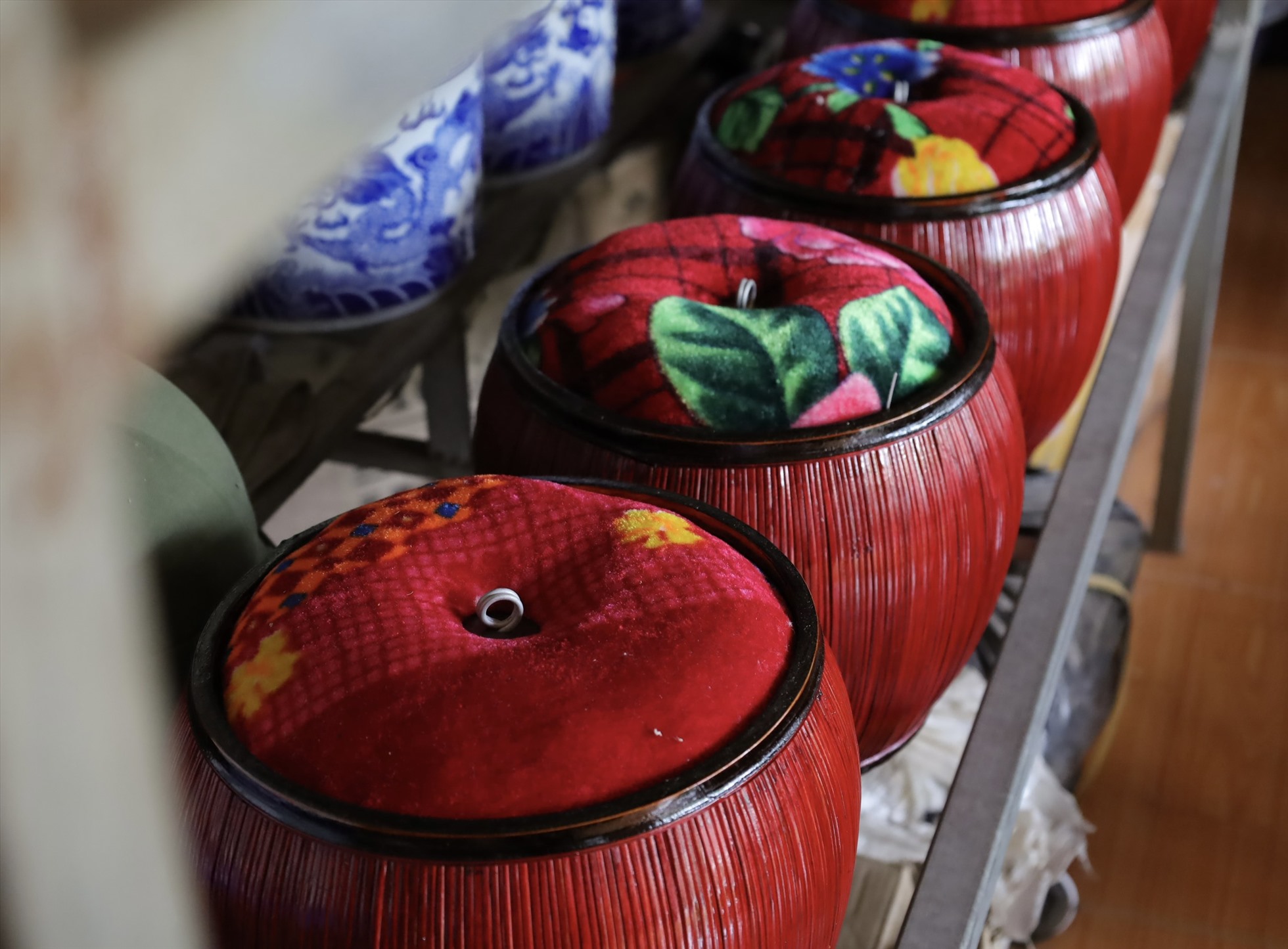 Ủ ấm Sơn Vi chứa đựng nét đẹp tinh hoa và đậm đà bản sắc dân tộc.