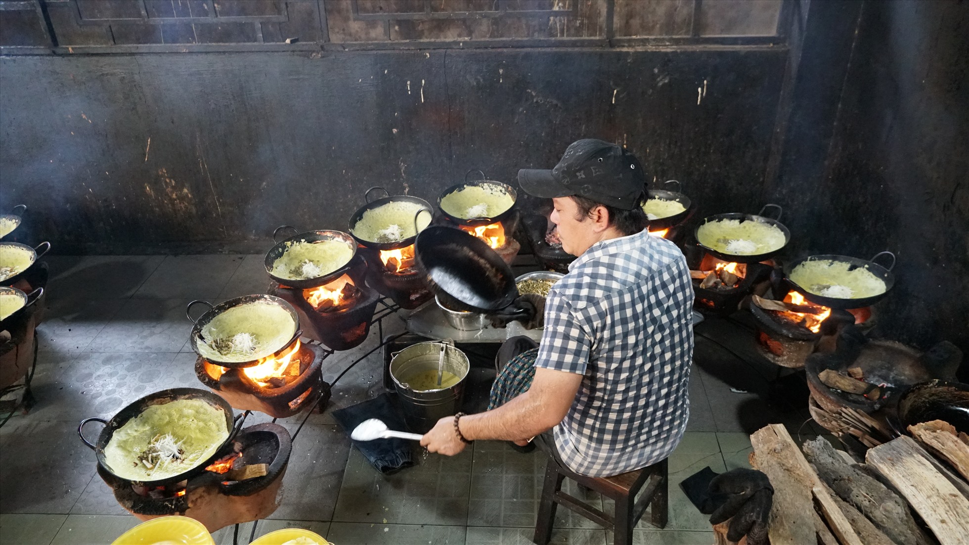 Ấm lòng ở Chùa Bánh xèo