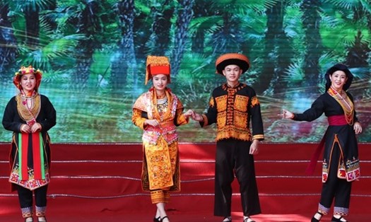Liên hoan là dịp để giới thiệu, quảng bá, tôn vinh các giá trị trang phục và văn hóa truyền thống các dân tộc thiểu số Việt Nam. Ảnh: Trần Huấn