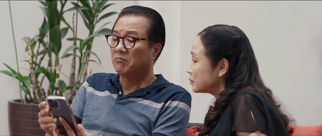 Tình tiết trong "Thông gia ngõ hẹp". Ảnh: NSCC.