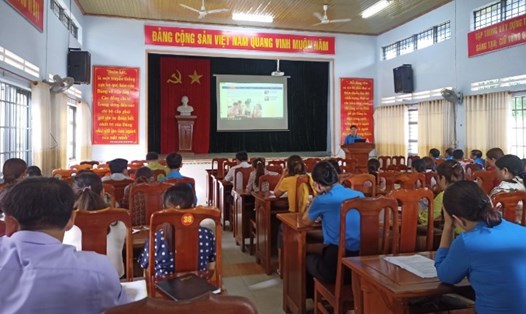Cán bộ công đoàn cơ sở huyện Cát Tiên (Lâm Đồng) tham gia tập huấn viết tin, bài. Ảnh: Danh Lý