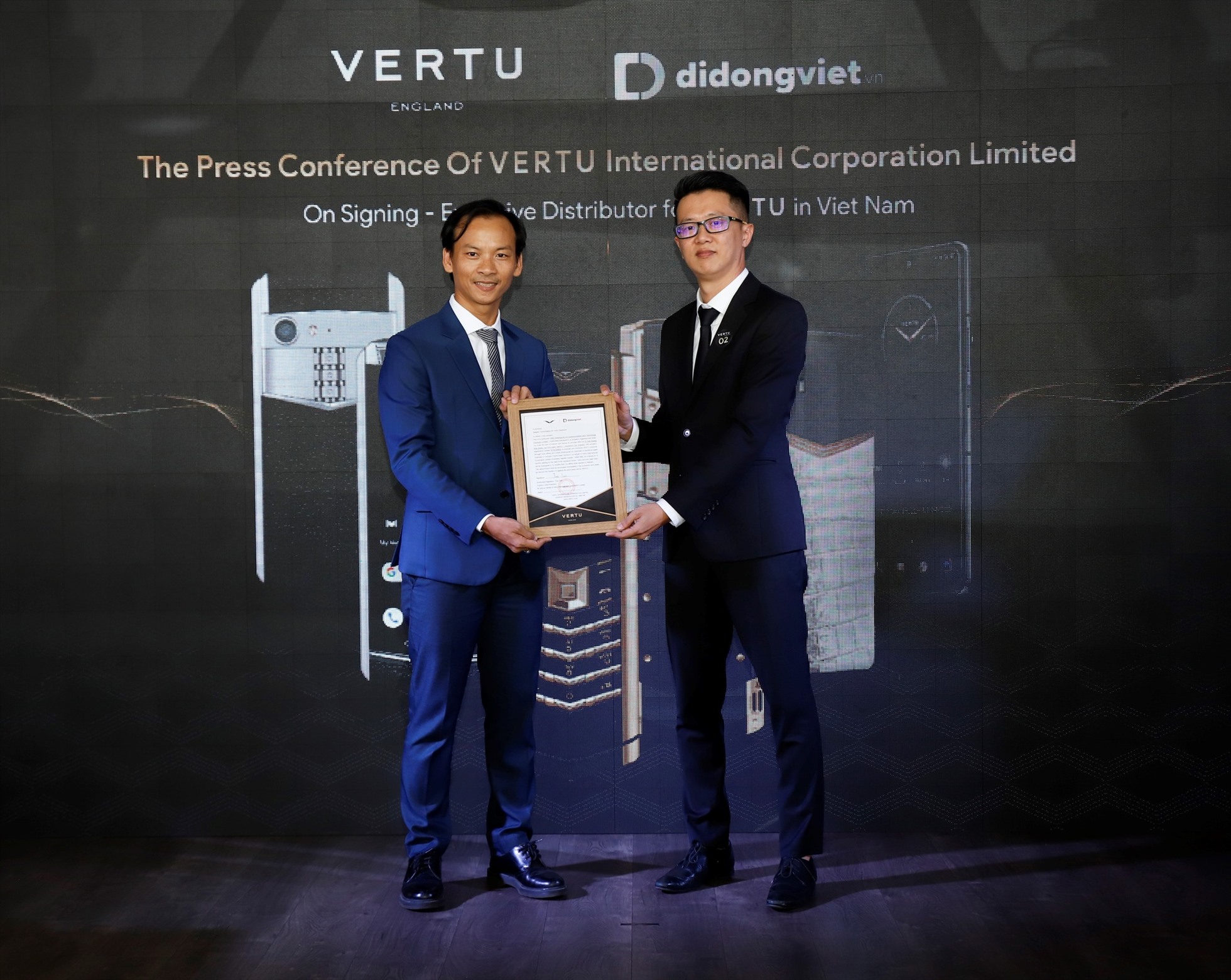 Di Động Việt chính thức mở bán điện thoại Vertu chính hãng tại Việt Nam. Ảnh: N.P