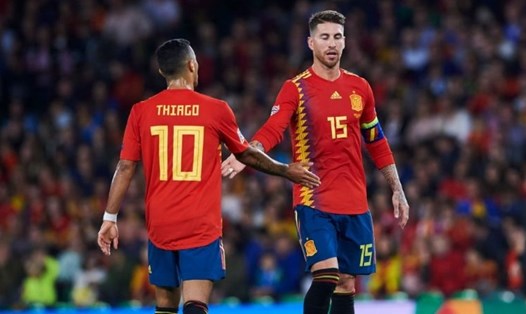 Sergio Ramos và Thiago Alcantara phải nhường chỗ cho lớp trẻ của đội tuyển Tây Ban Nha. Ảnh: Marca