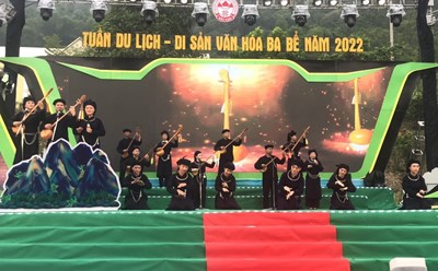 Liên hoan hát Then - đàn Tính các dân tộc Tày - Nùng tỉnh Bắc Kạn lần thứ I năm 2022. Ảnh: CTTĐT Bắc Kạn