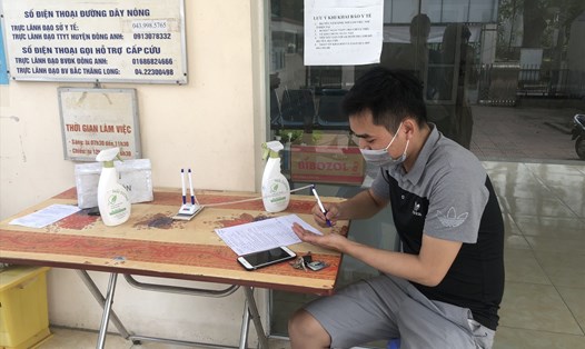 Công nhân làm việc ở Khu công nghiệp Thăng Long mong có thể khám bệnh ngoài giờ hành chính vẫn được bảo hiểm y tế. Ảnh: Minh Hương.