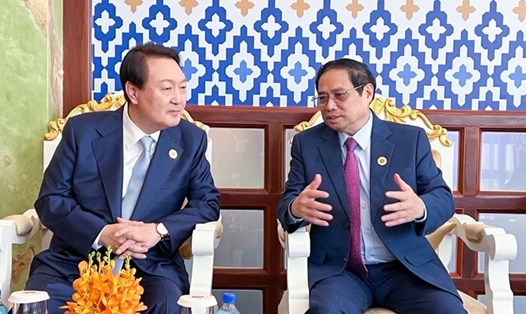 Thủ tướng Phạm Minh Chính gặp Tổng thống Hàn Quốc Yoon Suk-yeol. Ảnh: VGP