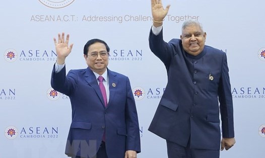 Thủ tướng Phạm Minh Chính gặp Phó Tổng thống Ấn Độ Jagdeep Dhankhar. Ảnh: TTXVN