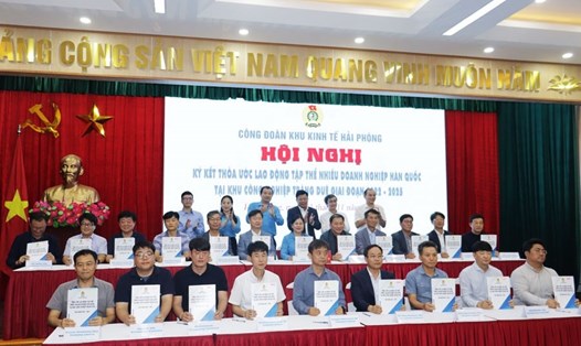 30 doanh nghiệp Hàn Quốc trong KCN Tràng Duệ (Hải Phòng) ký bản thỏa ước lao động có lợi hơn cho người lao động. Ảnh: Cổng TTĐT Hải Phòng