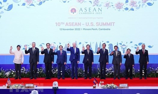 Trưởng đoàn các nước ASEAN và Tổng thống Mỹ Joe Biden chụp ảnh chung. Ảnh: TTXVN