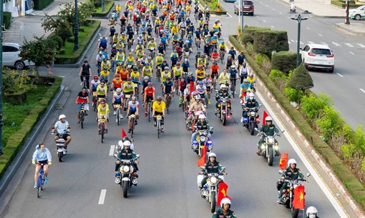 Các vận động viên tham gia diễu hành trên các tuyến đường ven biển TP.Vũng Tàu.