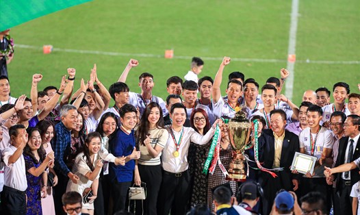 Câu lạc bộ Hà Nội vô địch Night Wolf V.League 2022 sớm 1 vòng đấu. Ảnh: Minh Dân
