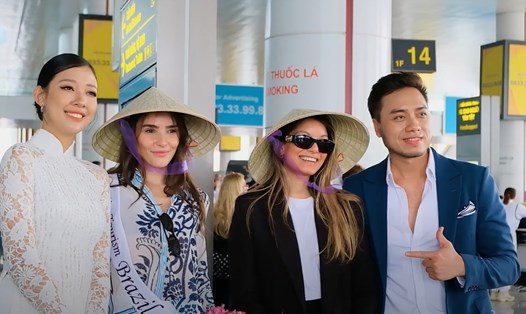Thí sinh Hoa hậu Du lịch thế giới rạng rỡ khi đến Việt Nam. Ảnh: CMH.