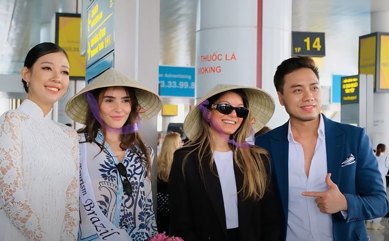 Thí sinh Hoa hậu Du lịch thế giới rạng rỡ khi đến Việt Nam. Ảnh: CMH.