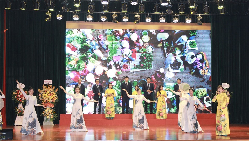 Một tiết mục tại Liên hoan Liên hoan văn nghệ trong CNVCLĐ ngành Xây dựng Hà Nội năm 2022. Ảnh: Hải Anh