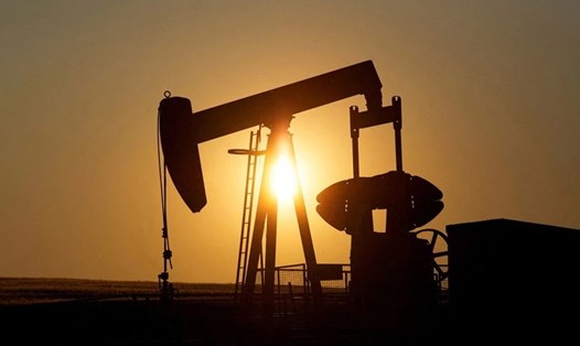 Lo ngại thiếu hụt nguồn cung vẫn là nhân tố tác động lên giá dầu. Ảnh minh họa: Reuters