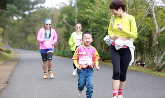 Những em bé từ 6-14 tuổi đã có trải nghiệm đáng nhớ khi chạy cùng bố mẹ tại Lâm Đồng Trail 2022. Ảnh: Q.L