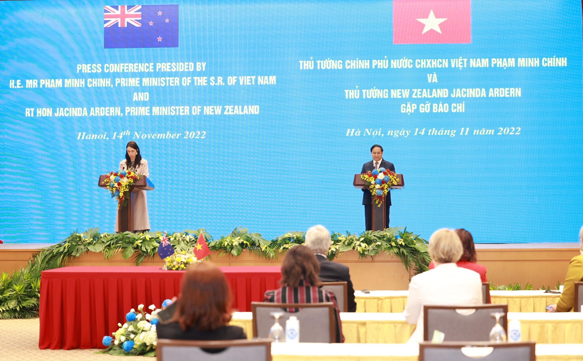 Thủ tướng Phạm Minh Chính và Thủ tướng New Zealand Jacinda Ardern gặp gỡ báo chí. Ảnh: Hải Nguyễn