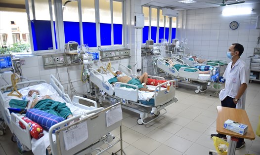 Những bệnh nhân mắc sốt xuất huyết nặng được điều trị tại Bệnh viện Bệnh Nhiệt đới Trung ương. Ảnh: Hiếu Hiếu