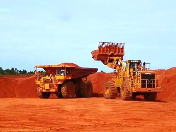 Khai thác quặng bauxit Tây Nguyên. Ảnh: TKV