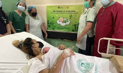 Ngày 15.11, bé gái sinh thường tại Bệnh viện Tưởng niệm Jose Fabella ở Manila, Philippines, được ghi nhận là người thứ 8 tỉ của thế giới. Ảnh: Manila Bulletin