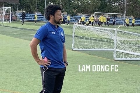HLV Issawa ra mắt, khán giả bóng đá Lâm Đồng mong ngày trở lại V.League
