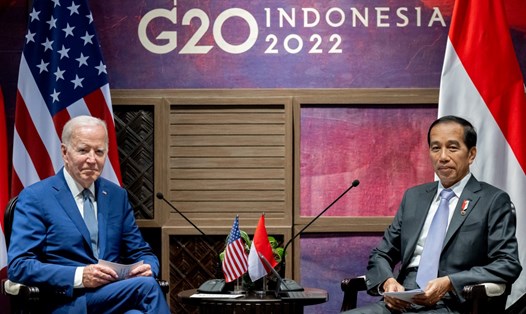 Tổng thống Mỹ Joe Biden và Tổng thống Indonesia Joko Widodo gặp mặt bên lề Hội nghị thượng đỉnh G20 ngày 14.11. Ảnh: AFP
