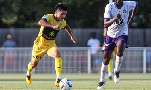 Quang Hải bị xếp vào nhóm yếu nhất tại Pau FC. Ảnh: Pau FC