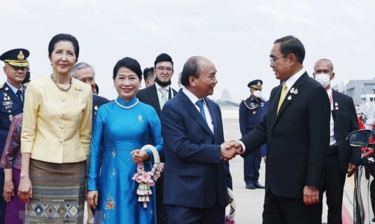 Chủ tịch nước Nguyễn Xuân Phúc và Phu nhân cùng Thủ tướng Thái Lan Prayut Chan-o-cha và Phu nhân. Ảnh: TTXVN