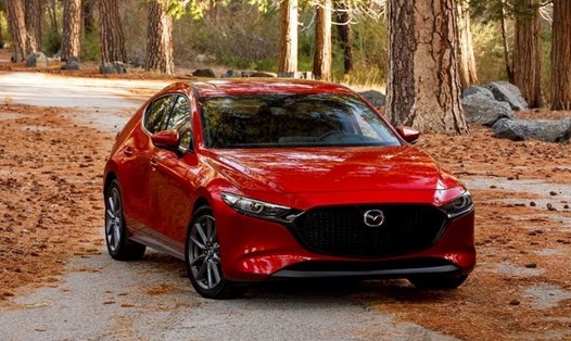 Mazda 3 không chỉ trở lại ngôi vương phân khúc sedan hạng C mà còn tiếp tục góp mặt tại top 10 xe bán chạy nhất tháng. Ảnh: Mazda.