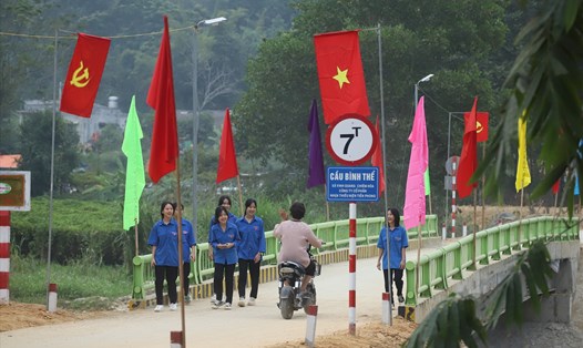 Cây cầu bêtông kiên cố chính thức đi vào sử dụng thay cho cây cầu tạm tại xã Vinh Quang. Ảnh: Hữu Chánh