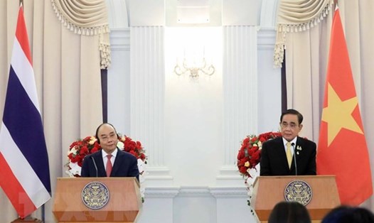 Chủ tịch nước Nguyễn Xuân Phúc và Thủ tướng Vương quốc Thái Lan Prayut Chan-o-cha gặp gỡ báo chí. Ảnh: TTXVN