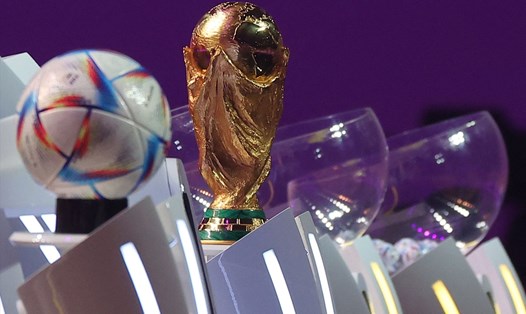 World Cup 2022 dự kiến mang về cho FIFA hàng tỉ USD doanh thu từ bản quyền truyền hình, tiếp thị, bán vé.... Ảnh: AFP
